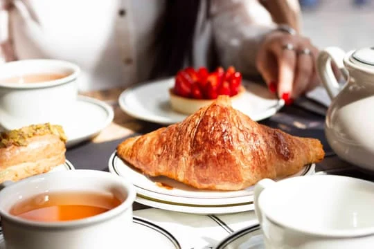 Petit-déjeuner dans la maison